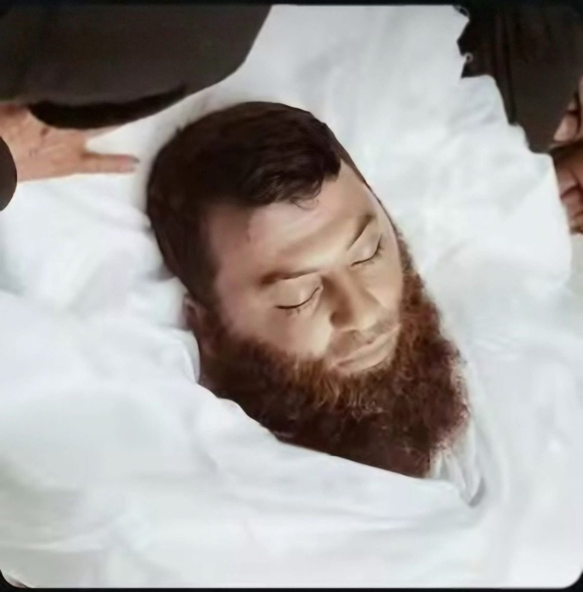 شهداء غزة كأنهم مصابيح يشع منها النور

تقبلكم الله