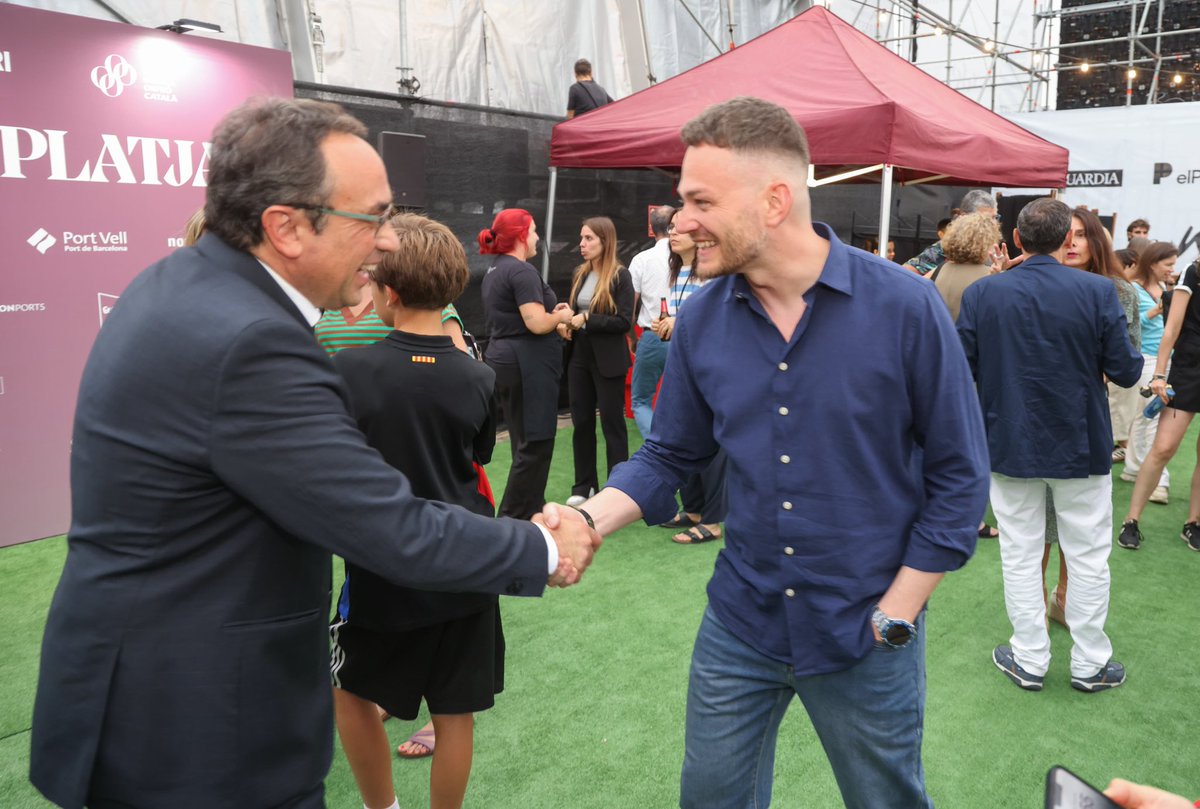 ʟᴀ ᴄᴜʟᴛᴜʀᴀ és ᴍés ꜰᴏʀᴛᴀ ǫᴜᴀɴ és ᴅᴇ ᴛᴏᴛʜᴏᴍ ɪ ᴘᴇʀ ᴀ ᴛᴏᴛʜᴏᴍ 

Ahir i avui la platja de #Barcelona esdevé un escenari privilegiat per a la música clàssica amb una nova edició de #ClàssicaALaPlatja. Una proposta valenta i inspiradora que demostra que la