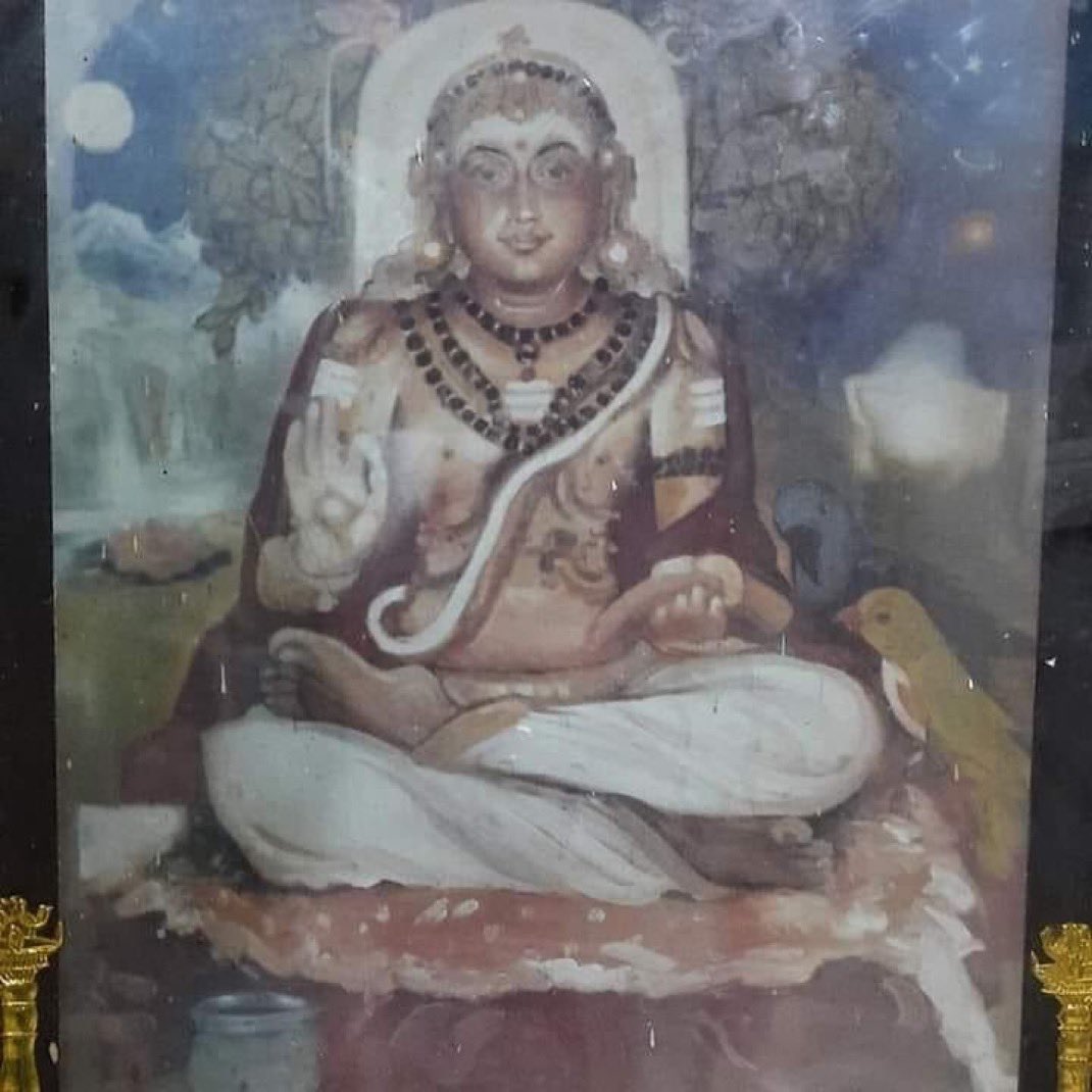 In remembrance of Aghoraśiva-Deśikendra on Gurupūrṇimā 🙏🏾🙏🏾

बहुरूपसुग्रन्थकारो’लक्षद्वयाध्यापकः ।
घोरहरवृत्तिभूषितो’व्यक्ताघोरचिद्घनः ।
पाशपोषणपेषको’दक्षिणामुखदेशिकः ।
क्रोधात्रेयाभिषिक्तश्च अभ्रसभेशसमानः ॥

bahurūpasugranthakāro’lakṣadvayādhyāpakaḥ ।