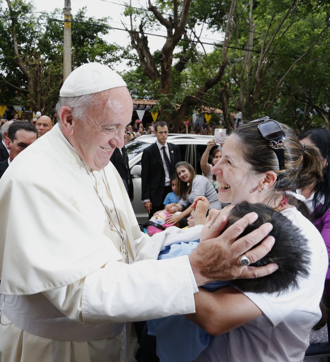 monicafabiola91's tweet photo. 🇵🇾🇻🇦| Un día como hoy, hace diez años, el querido papa Francisco pisaba suelo paraguayo durante su histórico viaje por Latinoamérica

Esta gira apostólica, realizada del 5 al 12 de julio de 2015, incluyó visitas a Ecuador, Bolivia y Paraguay https://t.co/K1QCzjBHQe