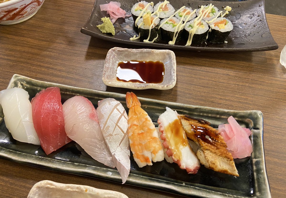 gyosyo_npm's tweet image. 今日も朝から安定の和泉陸事へ🚗💨

新車新規で電子証明書が確実に届いているかどうかを確認する方法がないので、たまーに「届いてません」と言われてしまいます😥

雨がやばいですねー☔️
皆さまご安全に🫡

写真は最近のご飯とかとか（笑）
飯テロしておきます🤤