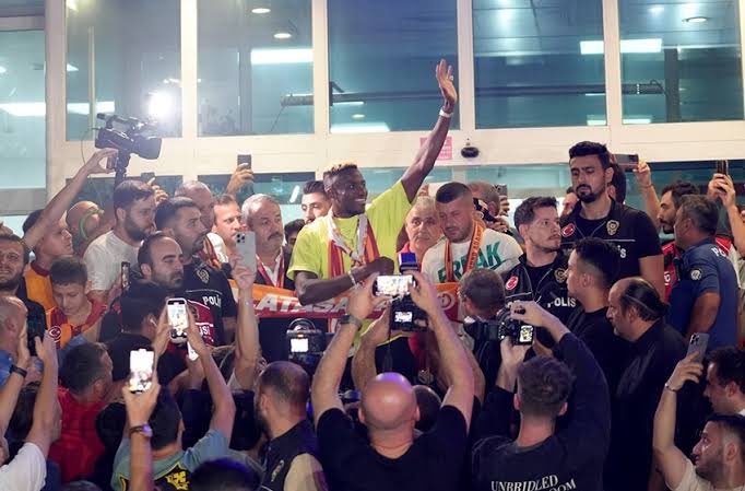 Diyarbakırlı bir aile Victor Osimhen’in transferinin bitmesi halinde Diyarbakır’dan tam 30 otobüs kaldırmak için hazırda beklediğini söyledi.