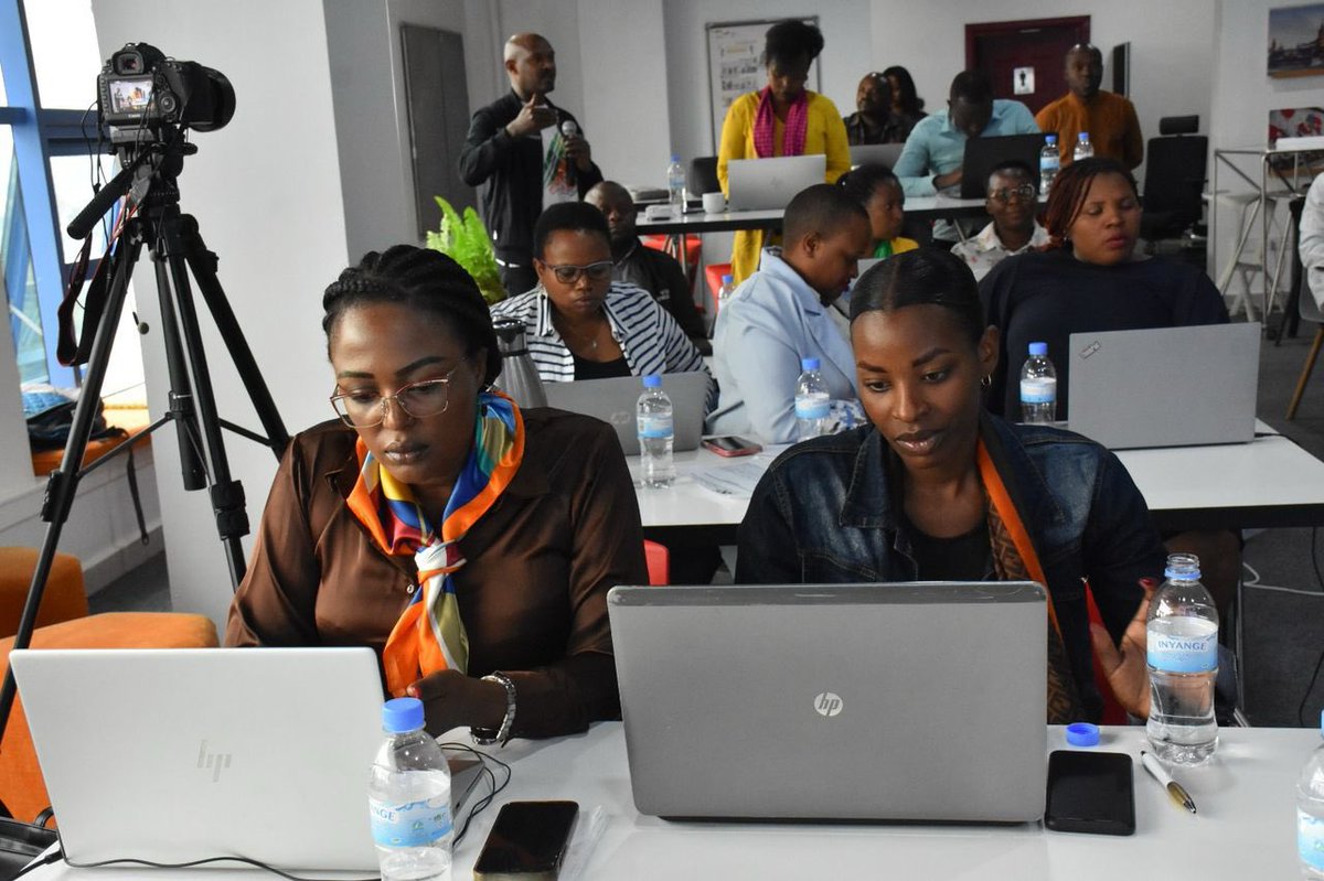 RwandaICT's tweet image. MINICT, in partnership with @UNDP_Rwanda and @ARJ_Rwanda concluded a 3-day workshop that equipped 20 media practitioners with AI tools, empowering them to tell compelling stories, tackle misinformation, and stay ahead in a rapidly evolving digital era.
PS @yves_Iradukunda…