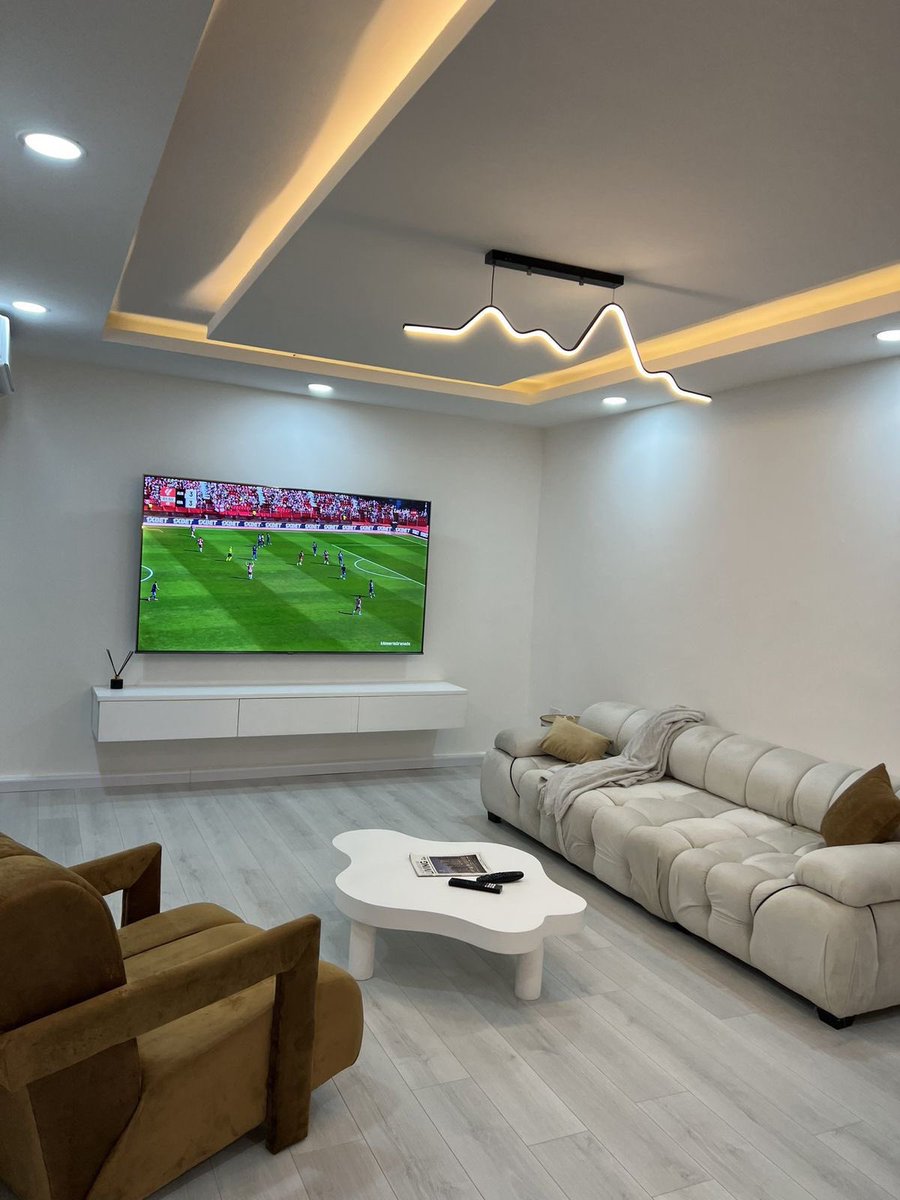 Having a sitting room like this will make you want to always be at home🌞