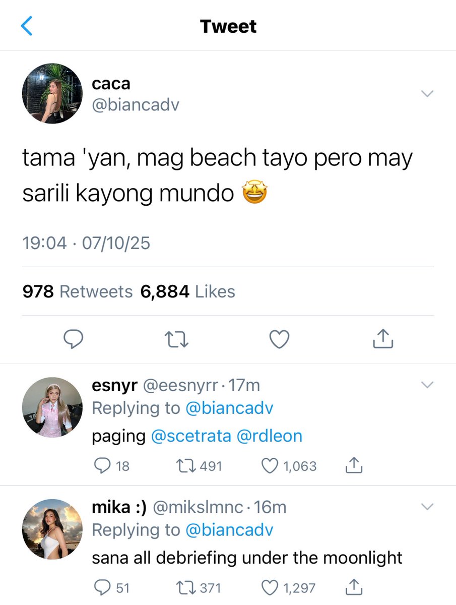 charnigolvr's tweet photo. #ralphvee / #shuralph au

To Ralph, she’s the girl who always rolled her eyes at him.

To Shuvee, he’s the boy who’s grown a little too tall and charming for her liking.

Their annual summer trip comes with one realization: maybe being 𝘫𝘶𝘴𝘵 family friends was never the plan. https://t.co/ktMnwLreDZ