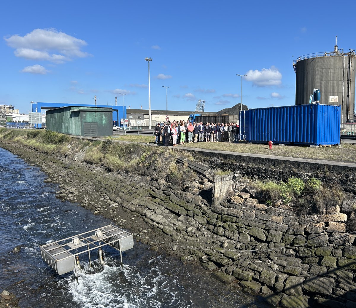 ✅Nuestros compañeros #RodolfoEspina, y #RamónMuñozCalero, junto a otros técnicos, presentaron ayer, en la #AutoridadPortuariadeAvilés  el Proyecto europeo HY4RES: “Desarrollo de sistemas híbridos de energías renovables ♻️ en el sector portuario: hacia un futuro más sostenible”