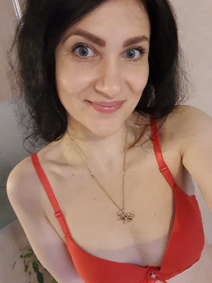 DeniskaMik's tweet photo. Oggi ho i capelli un po’ pazzi 😜💋 https://t.co/0feoSouosk