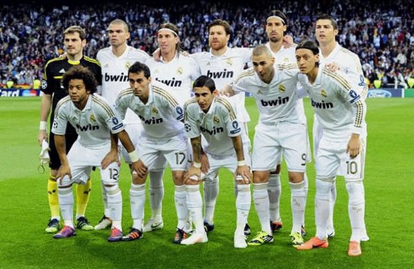BlancoRMzz's tweet image. Look at these squads. Some of the greatest players set aside their egos because they undertook the obligation to Real Madrid and its fans.
Xabi can have the best tactics but it starts with a mentality switch. Some of our players think they are bigger than the club at the moment.