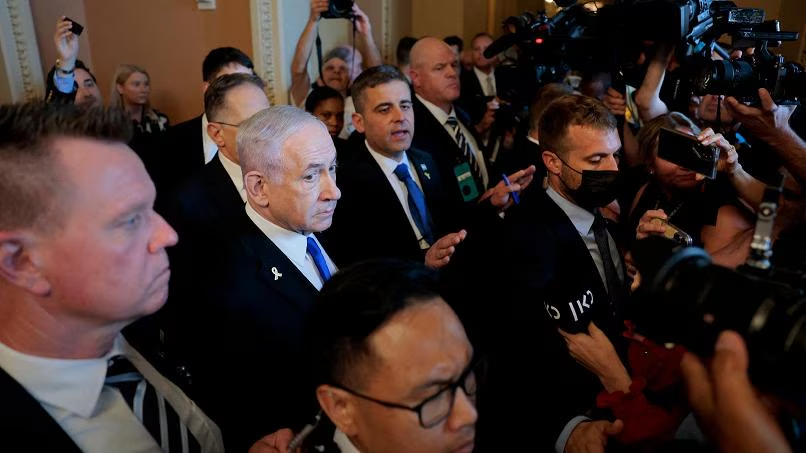 A Gaza si continuano i bombardamenti e le morti. Manca tutto fra poco non funzioneranno più neanche gli ospedali. I bambini sono le maggiori vittime di questo #genocidio. Intanto sulla loro pelle, e nel silenzio di molti, società, personaggi legati trasversalmente, fanno affari