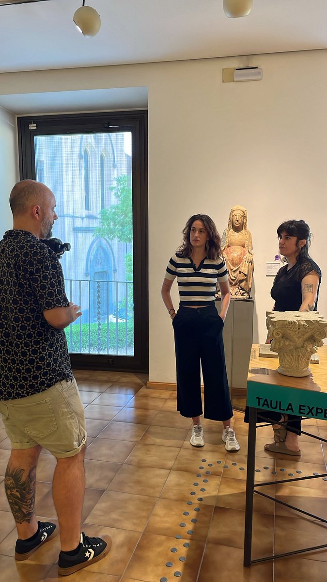 MuseuArtGirona's tweet image. 🎧Aquests dies, estem treballant en la gravació de nous videopòdcasts... Sobre què creieu que parlarem? 😉
Escolta tots els videopòdcasts aquí 👇👇👇
museuart.cat/no-se-res-sobr…