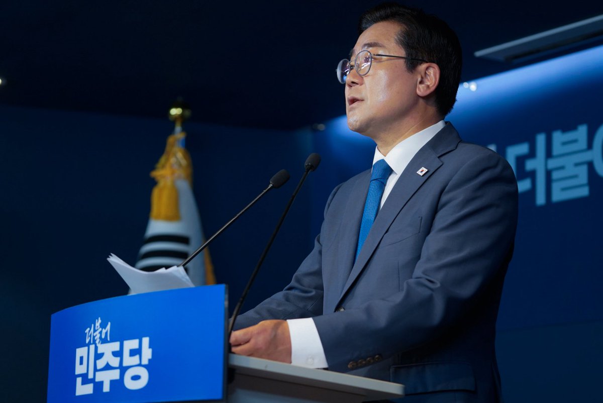 < 하루가 30시간이면 좋겠다는 이재명 대통령님, 부족한 6시간을 채우는 여당대표가 되겠습니다. >

조금 전까지 ‘출마자’로 인사드렸는데 후보등록을 마쳤습니다. 

존경하는 국민 여러분, 사랑하는 더불어민주당 당원 여러분,

다시 한번 당차게 인사드립니다. 더불어민주당 당대표 후보