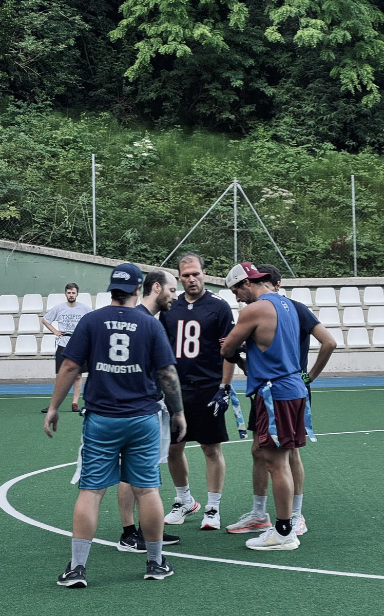 ¡Qué gozada es jugar a Flag Football!

Si estáis por San Sebastián o alrededores tenéis un equipo con el que probar, los <a href="/DonostiTxipis/">Donostiako Txipiroiak</a> que son una gente increíble y están montando un proyecto magnífico.

Me lo pasé tan bien que ya estoy pensando en repetir.