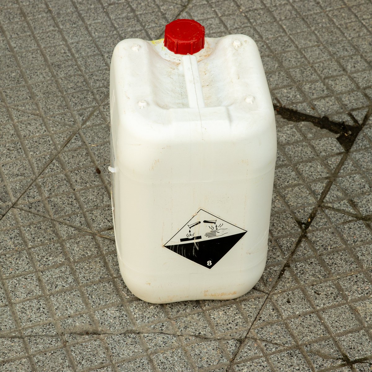 ⚠️🏊‍♀️La manipulación incorrecta de productos químicos para limpieza de piscinas pueden causar intoxicaciones graves, irritaciones...
🧪NO mezcles productos químicos sin indicaciones claras
🥽Usa protección (guantes, gafas, mascarilla
🌬️Manipula los productos en lugares ventilados