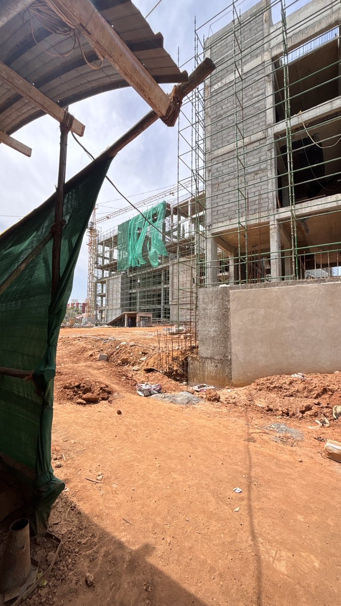 Kumbakonam Premier MALL Construction Almost 90% (Column,Beams,Staircase,Rooftop,Brick Works ) Completed 🤩🔥✨
Outer Finishing Works,Painting Works,Electrical,Plumbing,GlassWorks,
Front Elevation Signage boardWork OnlyRemaining!
Opening willbe in the NewYear or Next Summer 📈