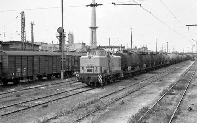 1988, Leipzig-Plagwitz

Von einstig doch recht weitläufigen Güterbahnhof ist heutzutage nichts mehr übrig. Hier zu sehen ist "Rispe13" bei ihrem täglich Brot.