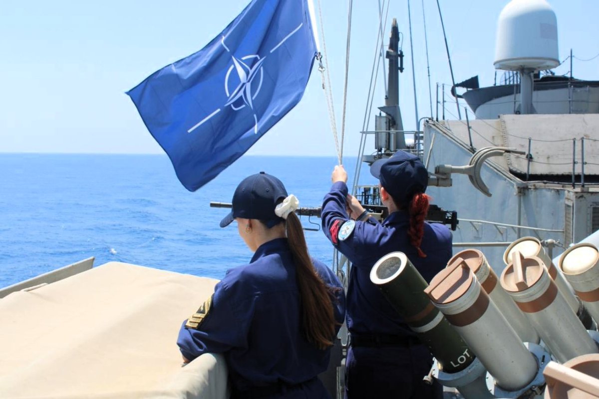 NATO_MARCOM's tweet image. Practice is key. ๐ ๐งญ In #OperationSeaGuardian, daily training keeps the crew ready to support their maritime security tasks:
โ
Maritime Security Capacity Building
โ
Maritime Situational Awareness
โ
Maritime Counter-Terrorism
#WeAreNATO #OSG #StrongerTogether