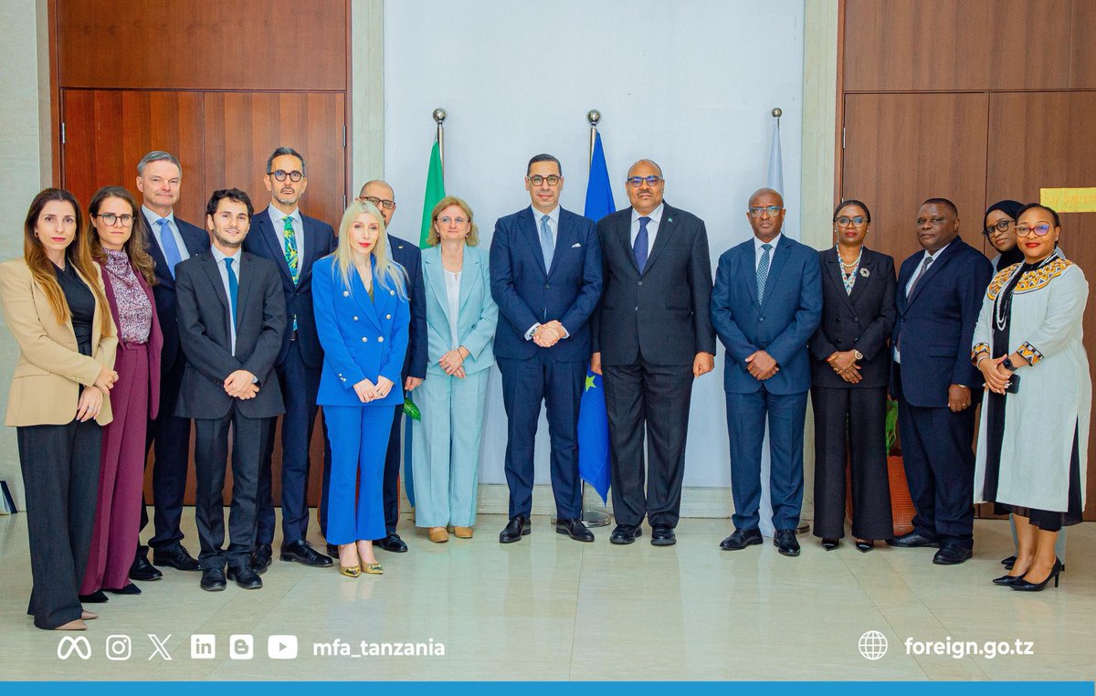 Jamhuri ya Muungano wa Tanzania na Jamhuri ya Cyprus leo zimesaini hati za makubaliano (MoU) za kushirikiana katika mashauriano ya kisiasa na usafiri wa majini, hatua inayolenga kuimarisha uhusiano wa kidiplomasia baina ya nchi hizo mbili. 

#MamaYukoKazini
#TikiKwaSamia