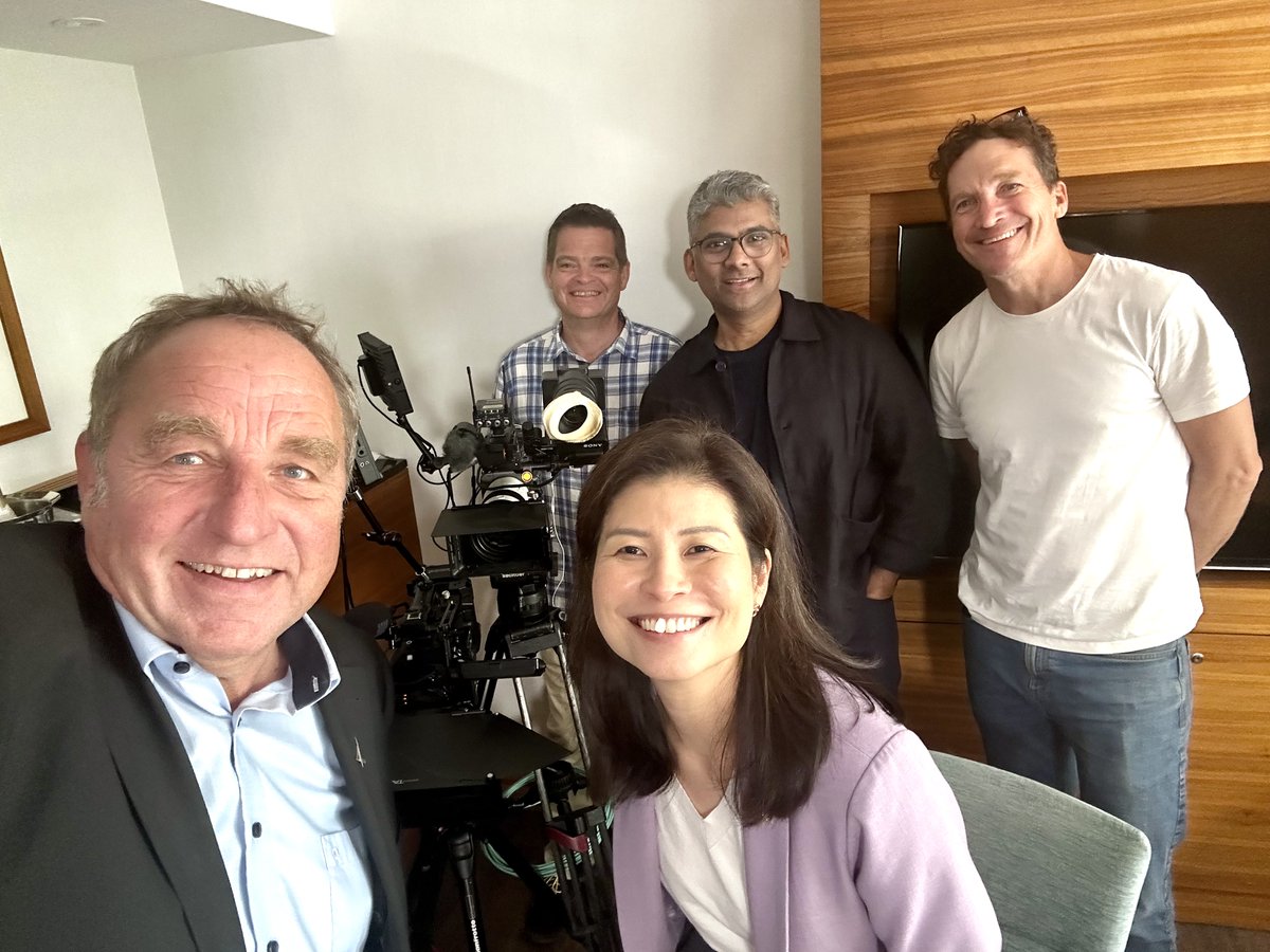 #FilmingProject with <a href="/emirates/">Emirates</a> - Valerie Tan, SVP Corporate Communications, from Emirates and based in Dubai, have flown in to Vienna with her camera team, for interviewing me about the developments of Emirates since I m reporting about the carrier  more then 20 years.
