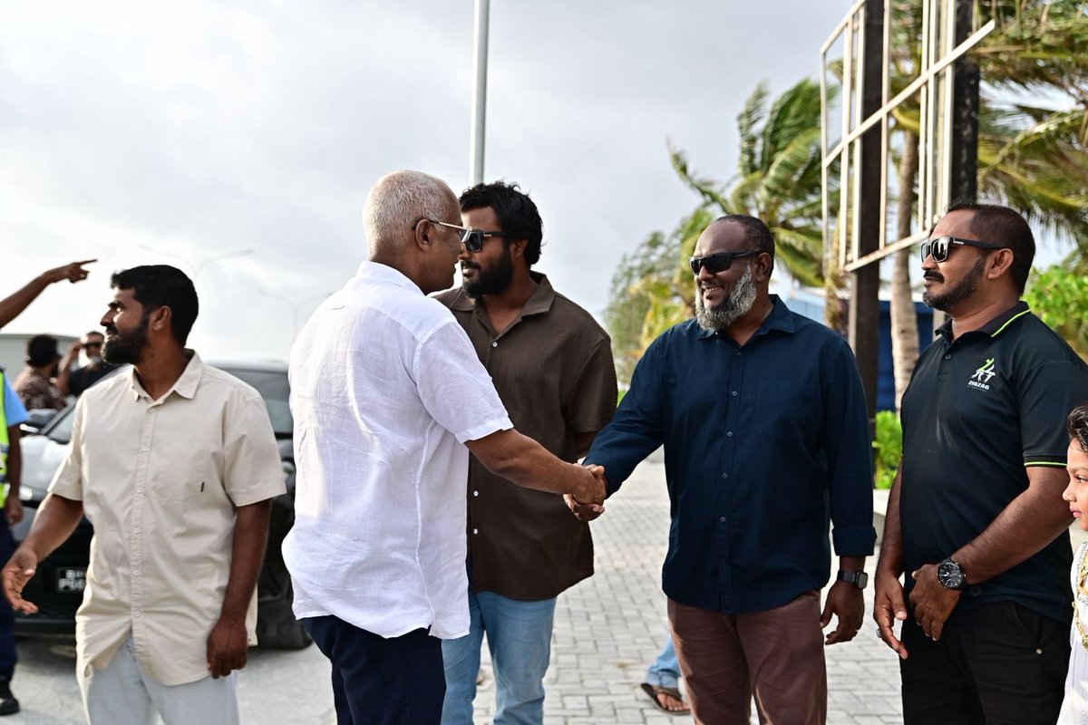 MDP Secretariat (@mdpsecretariat) on Twitter photo މާދަމާ ރޭ ކުޅުދުއްފުށި ސިޓީގައި ބޭއްވުމަށް ހަމަޖެހިފައިވާ މި ޕާޓީގެ ހާއްސަ ޖަލްސާގައި ބައިވެރިވެވަޑައިގަތުމަށް ރައީސް <a href="/ibusolih/">Ibrahim Mohamed Solih</a> އެ ސިޓީއަށް ވަޑައިގަންނަވައިފި. މާދަމާ ރޭ ކުޅުދުއްފުށި ސިޓީގައި ބޭއްވުމަށް ހަމަޖެހިފައިވާ މި ޕާޓީގެ ހާއްސަ ޖަލްސާގައި ބައިވެރިވެވަޑައިގަތުމަށް ރައީސް <a href="/ibusolih/">Ibrahim Mohamed Solih</a> އެ ސިޓީއަށް ވަޑައިގަންނަވައިފި.