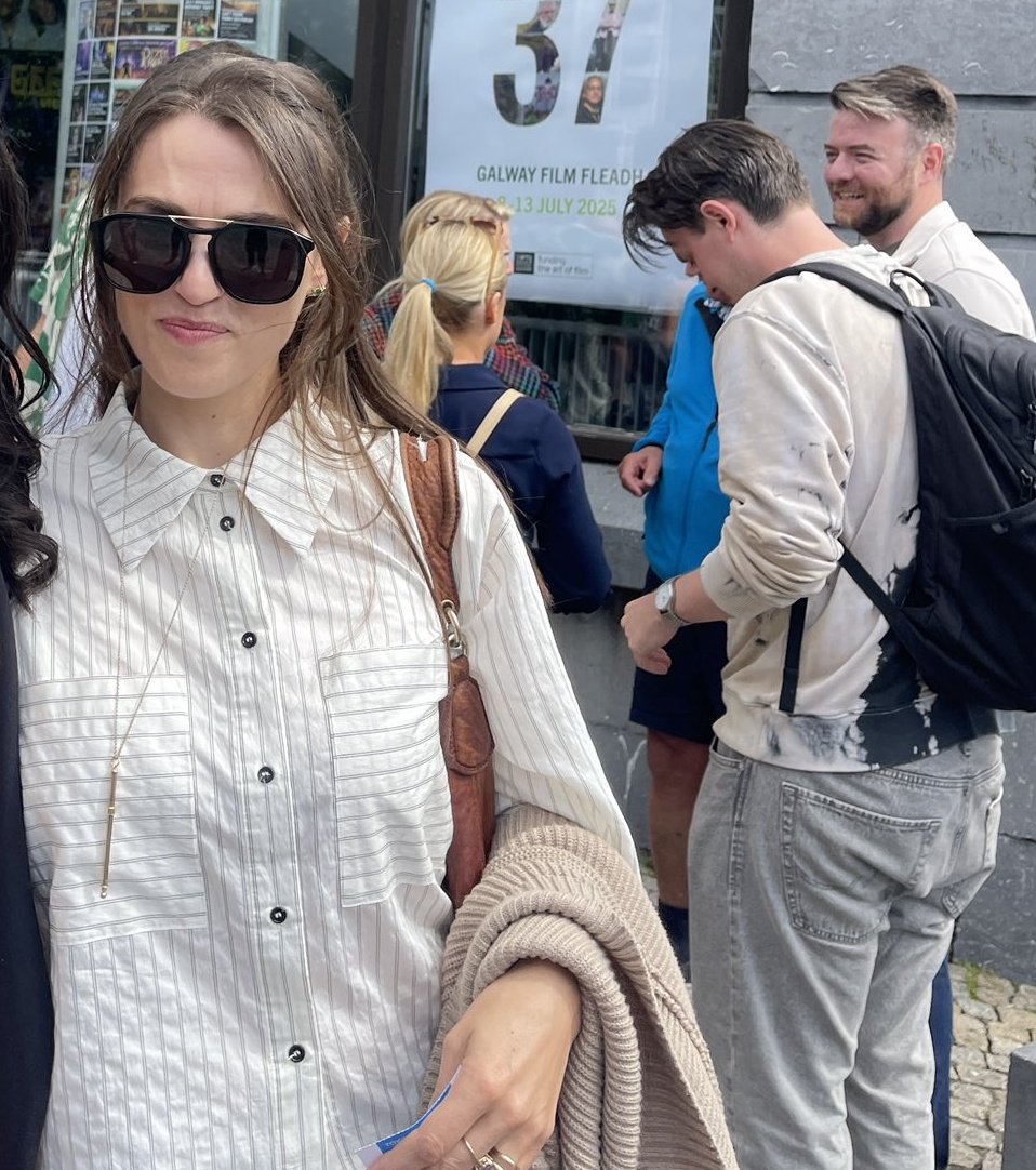NEW KATIE PHOTOS FROM YESTERDAY SHE LOOKS SO BEAUTIFUL 🥹