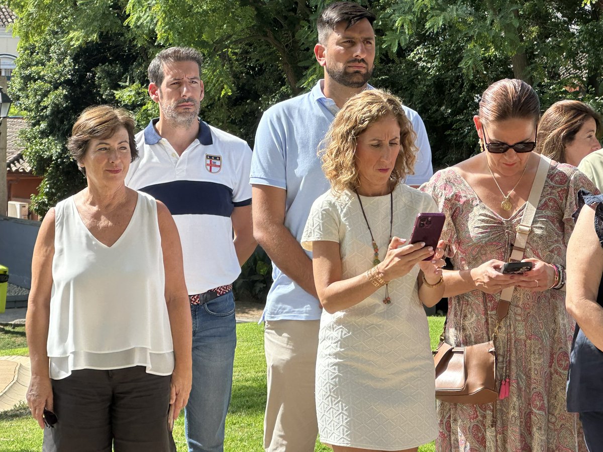 Vox_Fuengirola's tweet image. Acto a favor de las víctimas del terrorismo. 

Desde VOX, no haremos ninguna concesión a los terroristas y siempre estaremos del lado de las víctimas que ven como otros partidos blanquean la historia, haciendo gente de paz a los mismos que tienen las manos manchadas de sangre.