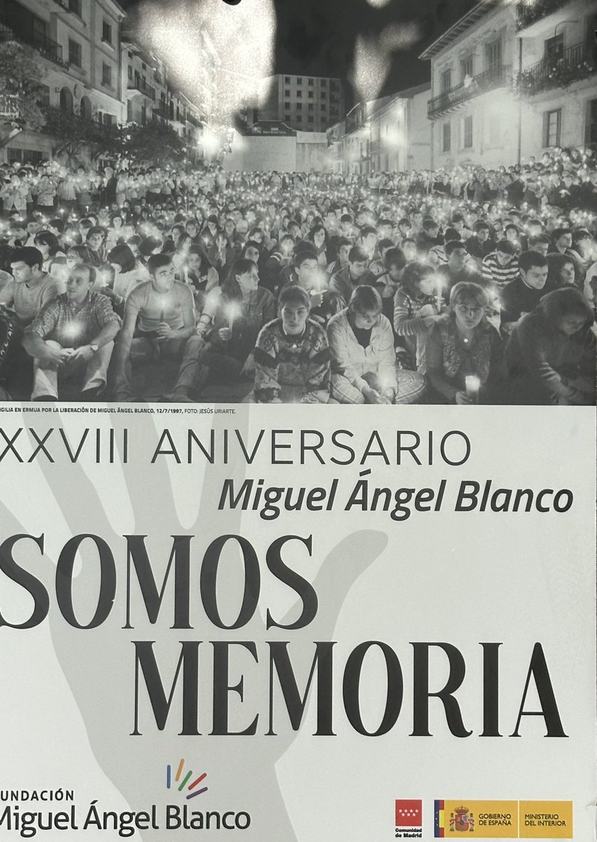 Vox_Fuengirola's tweet image. Acto a favor de las víctimas del terrorismo. 

Desde VOX, no haremos ninguna concesión a los terroristas y siempre estaremos del lado de las víctimas que ven como otros partidos blanquean la historia, haciendo gente de paz a los mismos que tienen las manos manchadas de sangre.