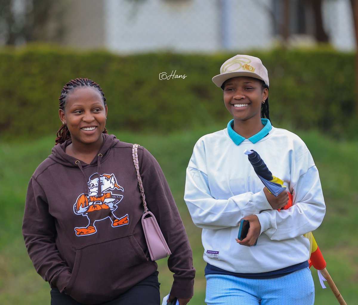 They are best friends sharing moments 

Let’s repost till it reaches their account 

#BestFriend