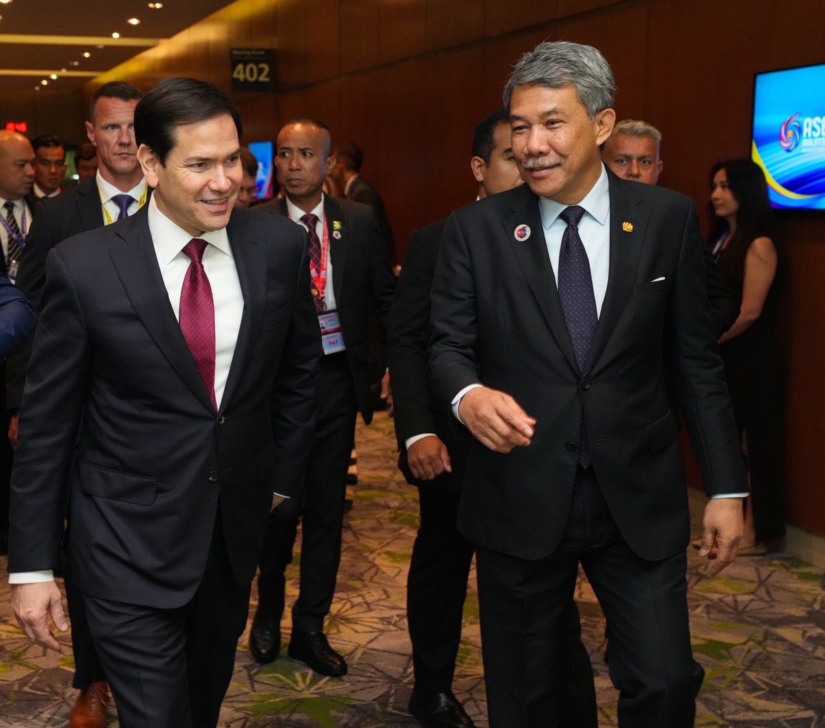 Secretary Marco Rubio (@secrubio) on Twitter photo Malaysia and the United States have a strong partnership rooted in our close economic and security ties. Thank you, Prime Minister Anwar and <a href="/MalaysiaMFA/">Wisma Putra</a> Foreign Minister Hasan, for hosting the ASEAN-related Foreign Ministers' Meetings and discussing ways to continue the Malaysia and the United States have a strong partnership rooted in our close economic and security ties. Thank you, Prime Minister Anwar and <a href="/MalaysiaMFA/">Wisma Putra</a> Foreign Minister Hasan, for hosting the ASEAN-related Foreign Ministers' Meetings and discussing ways to continue the