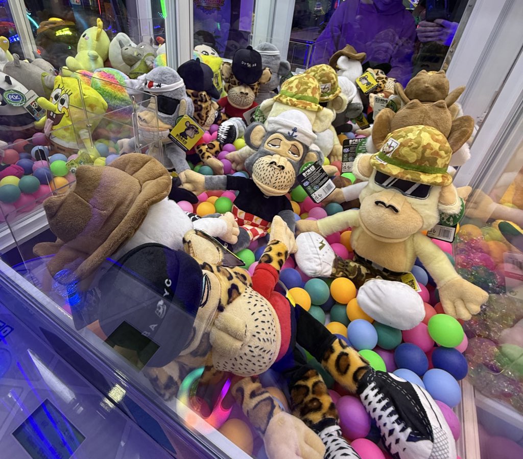 Bored Ape claw machine 🍌