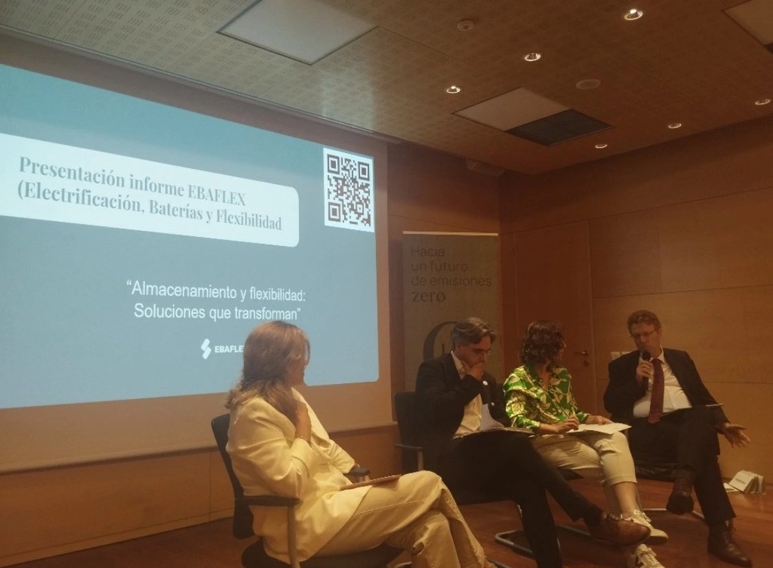 Aquest matí a la seu del #IDAE , he participat com a representant de <a href="/Pimec/">Pimec</a>  a una taula rodona en el marc de la jornada “Presentación del informe EBAFLEX. Almacenamiento y flexibilidad. Soluciones que transforman”.