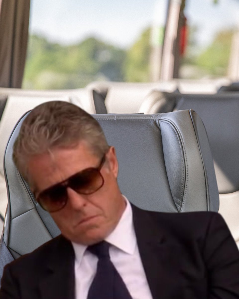 nationalexpress's tweet image. We always knew our coaches were comfy…
But we didn’t realise they were Hugh Grant at #Wimbledon comfy.
Hope you enjoyed the trip, Hugh!