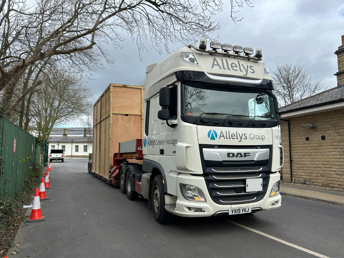 _Allelys's tweet image. Allelys transported three exhibits to Darlington for the Railway Pioneers 200 Year exhibition.

Two replicas accompanied a 200 year old original Locomotion no 1 from the Locomotion Museum in Shildon. 

#specialisttransport #heavytransport #abnormalload #locomotive #rail