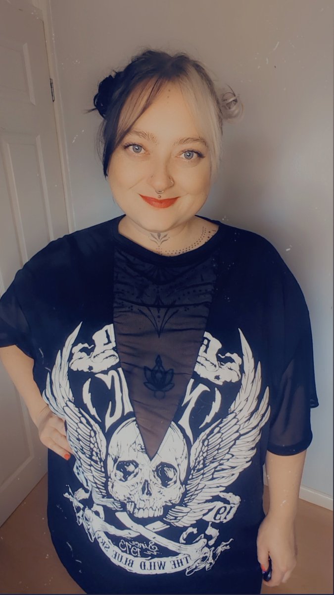 ErenAndMatt's tweet photo. Feeling a throwback to my emo days today hehe. What do you think?

Want to see what's underneath? Drop me a message or give me a 1:1 video call on @So_Spoilt - live right now! 

https://t.co/cVWUGjyLaw https://t.co/K0MA5Hx85a
