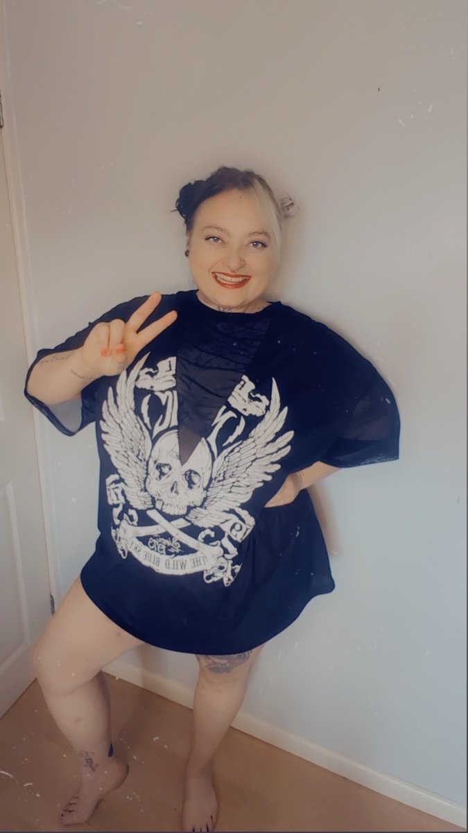 ErenAndMatt's tweet photo. Feeling a throwback to my emo days today hehe. What do you think?

Want to see what's underneath? Drop me a message or give me a 1:1 video call on @So_Spoilt - live right now! 

https://t.co/cVWUGjyLaw https://t.co/K0MA5Hx85a