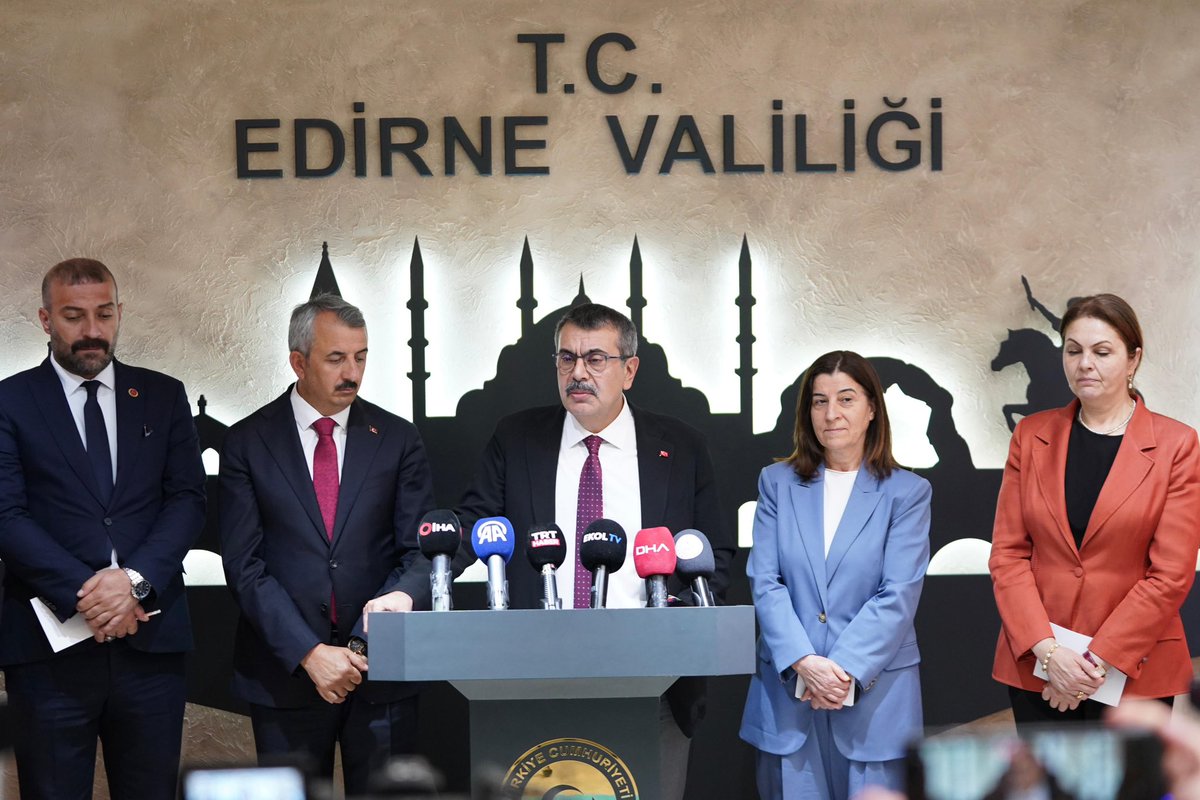 Millî Eğitim Bakanlığı (@tcmeb) on Twitter photo Millî Eğitim Bakanı <a href="/Yusuf__Tekin/">Yusuf Tekin</a>, Çeşitli Temaslar İçin Bulunduğu Edirne’de Valiliği Ziyaret Ederek İl Eğitim Değerlendirme Toplantısına Başkanlık Etti ve Ardından Açıklamalarda Bulundu
“LGS sonuçlarını yarın saat 10.00 itibarıyla açıklıyoruz. İnşallah, her şey gönüllerince Millî Eğitim Bakanı <a href="/Yusuf__Tekin/">Yusuf Tekin</a>, Çeşitli Temaslar İçin Bulunduğu Edirne’de Valiliği Ziyaret Ederek İl Eğitim Değerlendirme Toplantısına Başkanlık Etti ve Ardından Açıklamalarda Bulundu
“LGS sonuçlarını yarın saat 10.00 itibarıyla açıklıyoruz. İnşallah, her şey gönüllerince