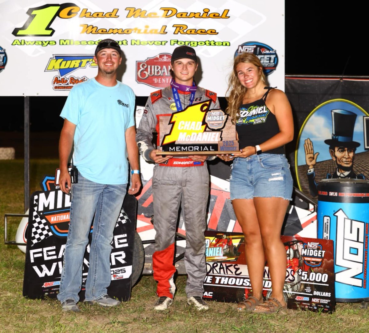 The last Arizonan to become a 1st-time USAC <a href="/NosEnergyDrink/">NOS Energy Drink</a> National Midget winner was <a href="/ChadBoat/">Chad Boat</a>.

In Wednesday's Chad McDaniel Memorial at Mitchell County, Arizona's <a href="/DEdwards_Racing/">Drake Edwards Racing</a> became a 1st-time winner in a Boat-owned car.

𝑭𝒖𝒍𝒍 𝑺𝒕𝒐𝒓𝒚 ▶️ usacracing.com/news/mitchell-…
