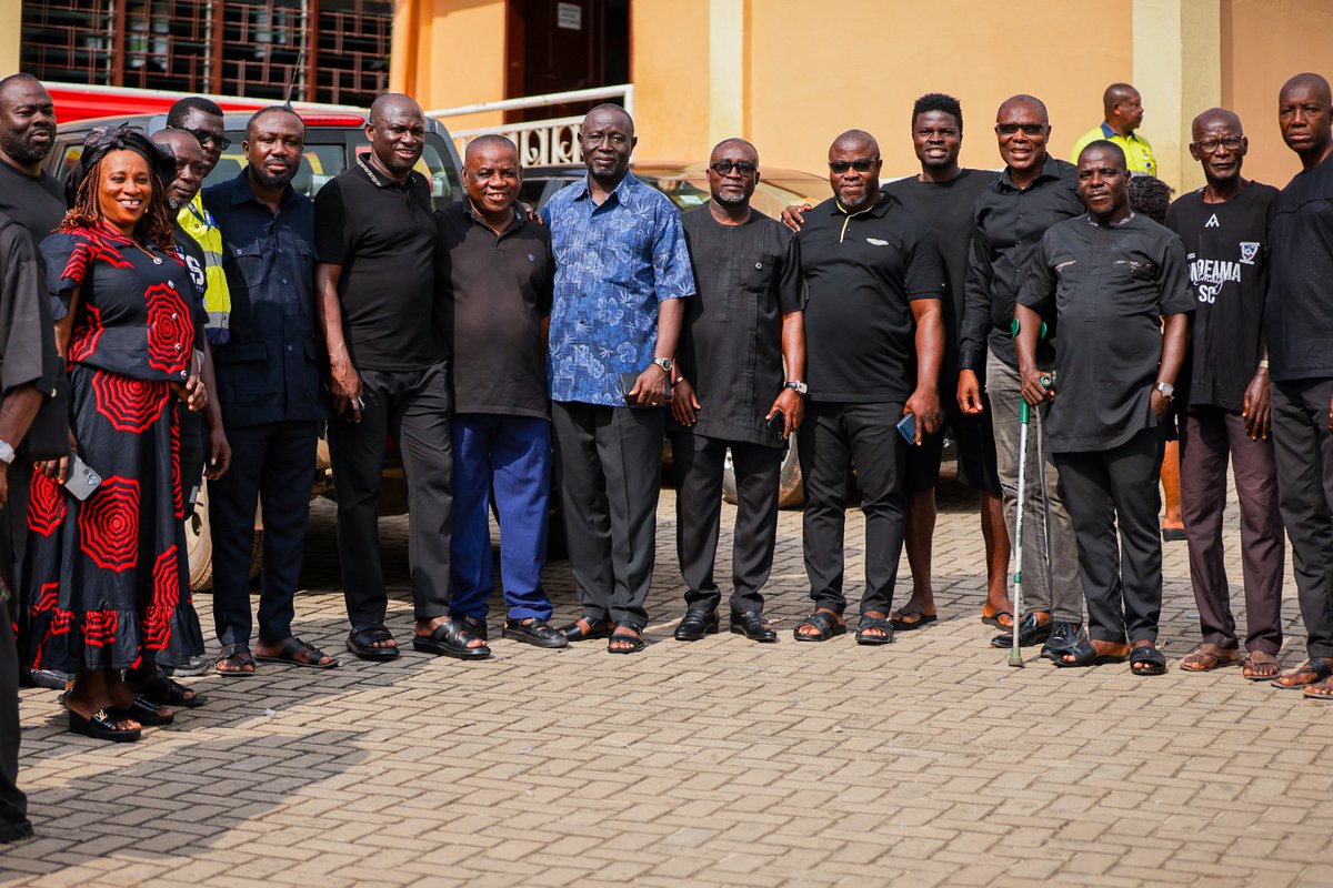 MedeamaSC's tweet image. The Club joined the one-week observation of our late former Vice President and Management Member, Chairman Kwabena Asante.
In attendance were Club President, Moses Armah, Vice Board Chairman, Samuel Sackey, Vice CEO Alfred Kojo Owusu, Former CEO, James Essilfie and former MCE of…