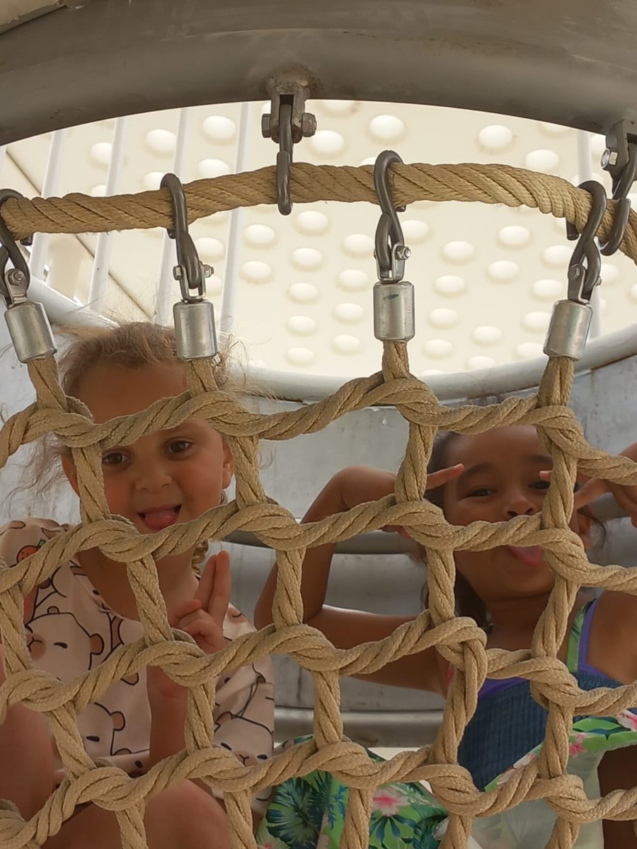 Quin goig veure com s’ho passen, grans i petits del Casal! 😄
Els joves al Cosmocaixa 🧪🔭 i els més menuts al parc de les Glòries 🌳☀️.
Un estiu ple d’energia, aprenentatges i somriures! 🙌🌟
#Casal2025 #CreixentJunts #FundacióComtal