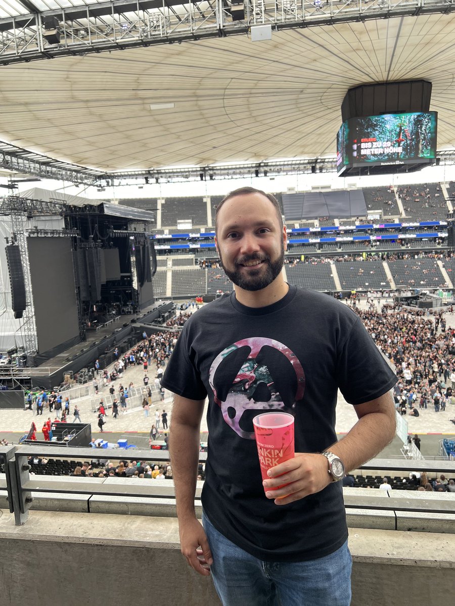 Danramosr's tweet photo. Concierto de Linkin Park en Frankfurt, Alemania. Estoy justo donde siempre quise estar. 🤘🏼 https://t.co/Jv6zEyS1rc