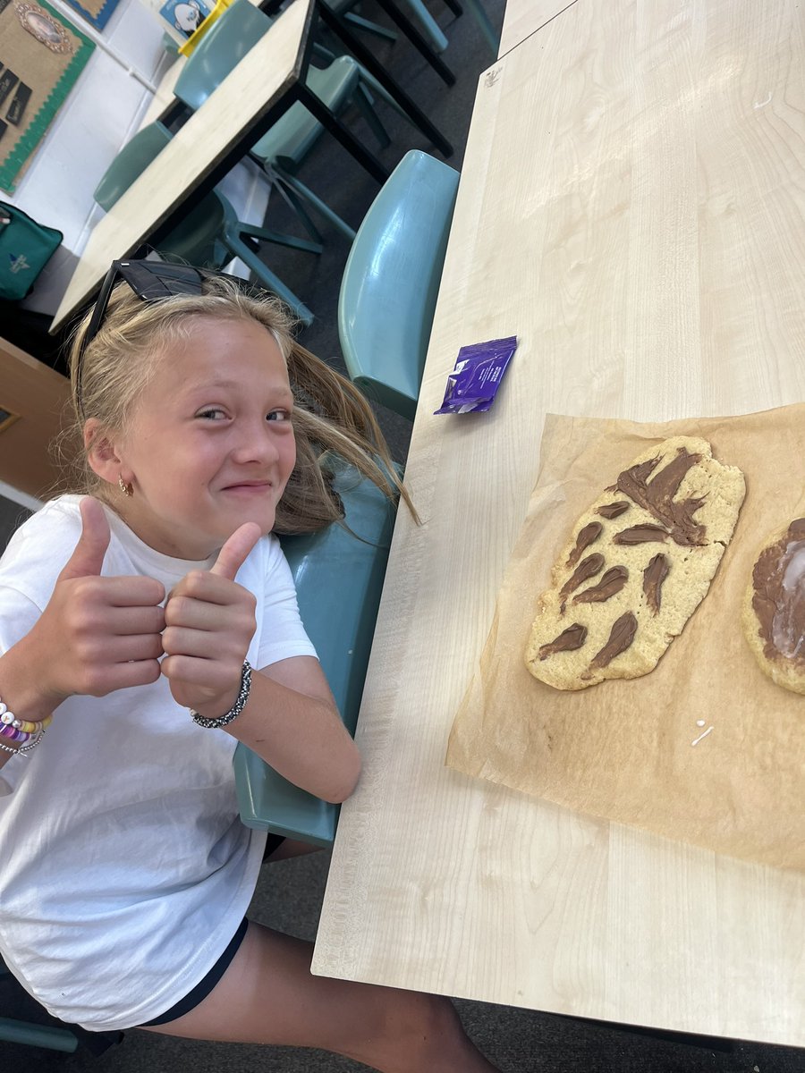 Y6 are ready for the Bake Off finals! Jayla kindly brought a cookie set in from home for today’s baking extravaganza. They chose to make a giant cookie. 🍪🥰