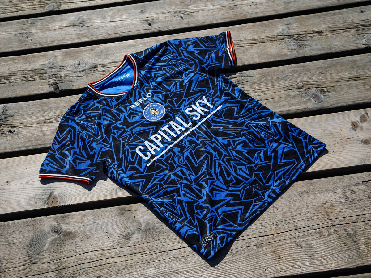 Do you prefer the away shirt with or without the white sleeves?
