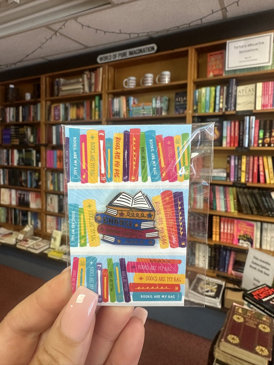 ✨Blind Date with a Book ✨
They’ve had a revamp - only £5 for this fantastic bundle . 
Includes a ‘like new’ fiction paperback, a bookmark, a ‘Choose Bookshops’ pin, and a teabag. 
Only £5!