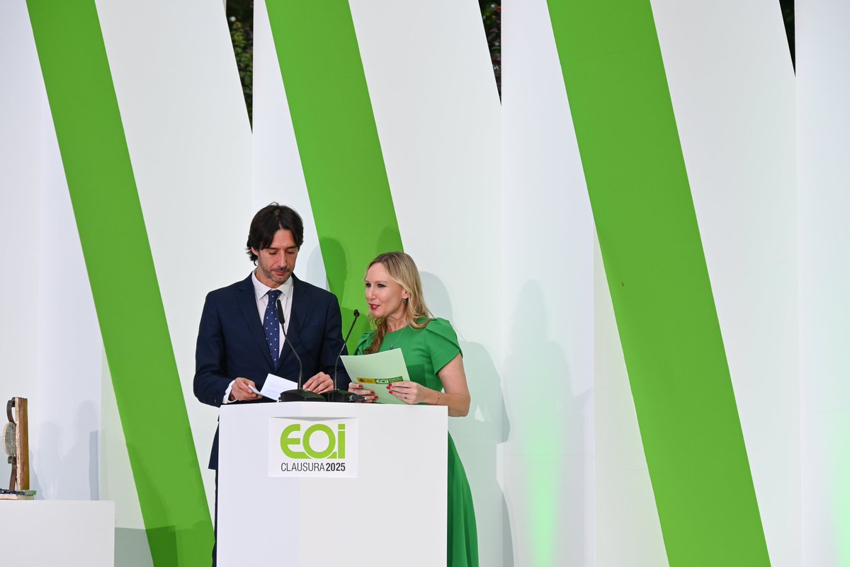 📢Celebramos la Clausura Académica del curso 2024/25 con un homenaje a la #excelencia, la #diversidad y el #compromiso social 👨‍🎓👩‍🎓

🟢En el acto se han entregado los #diplomas a los más de 400 estudiantes que se han formado en la Escuela. 
🔗lc.cx/j-7Y8i

#NoticiaEOI