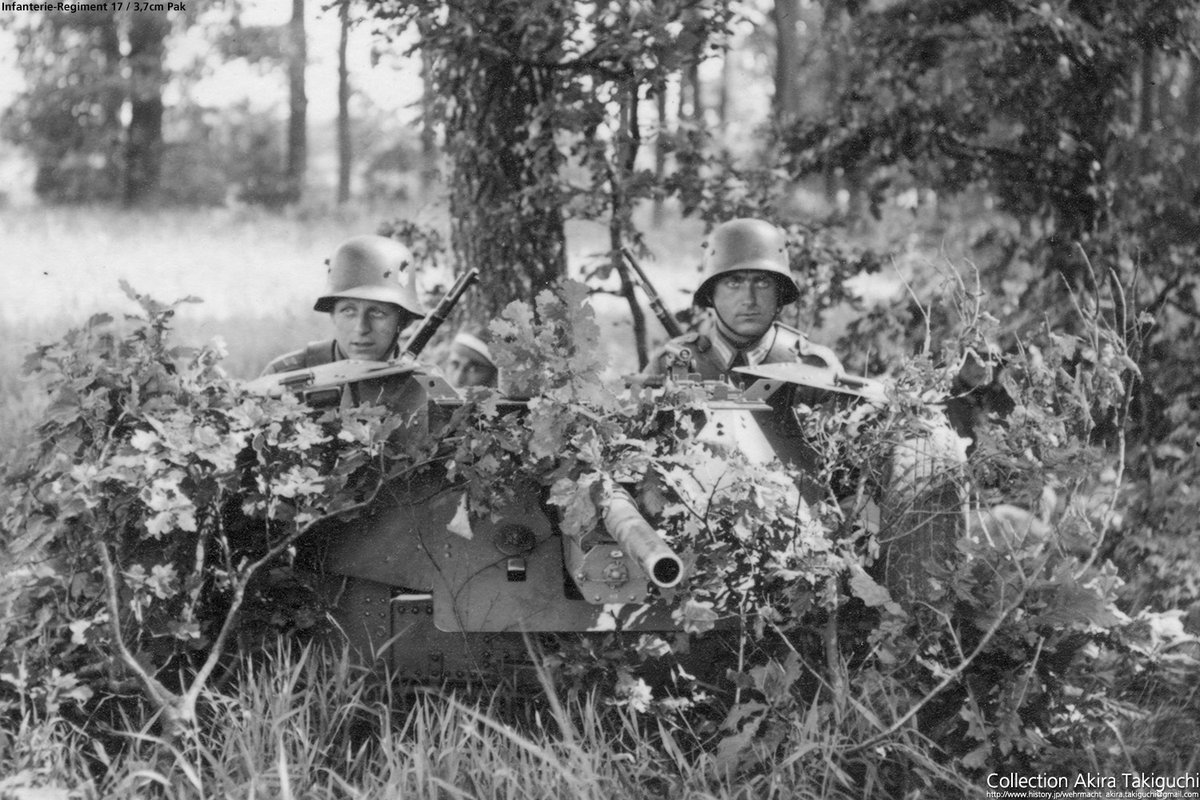 第17歩兵連隊の3,7cm対戦車砲。防盾を半分たたんだこの態勢がすき。