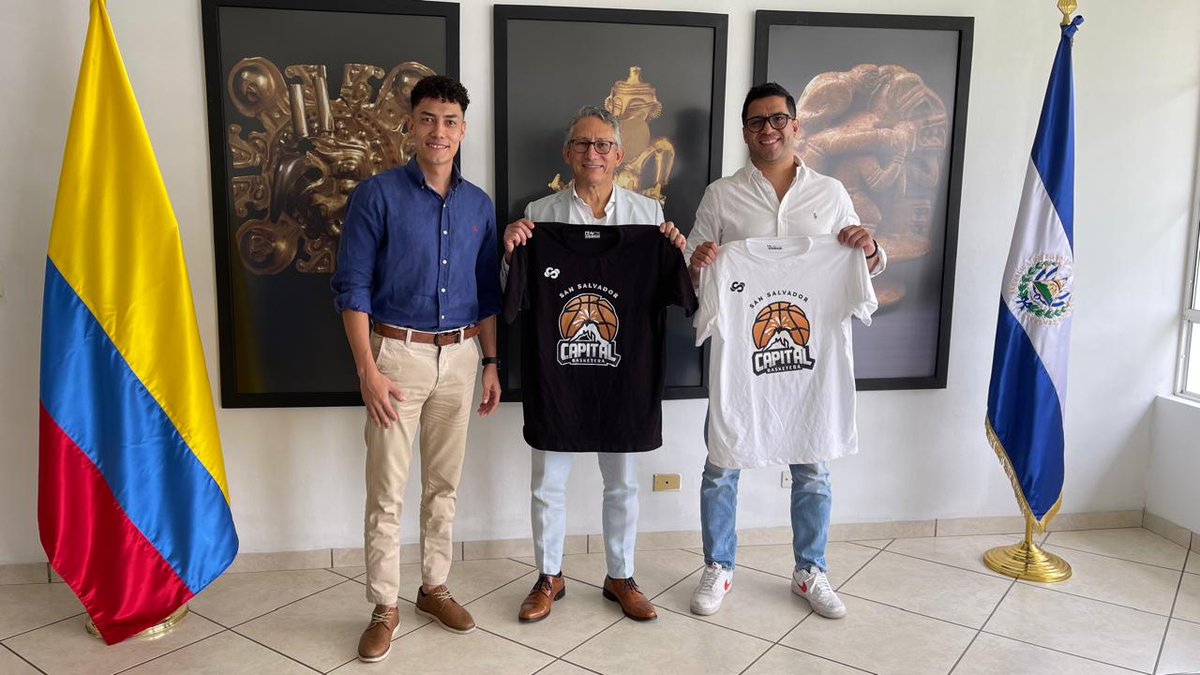 EmbColES's tweet photo. @EmbColES apoya al equipo de Colombia🇨🇴 que participará en el Torneo Internacional de Baloncesto San Salvador #CapitalBasketera 2025, evento que reunirá a más de 400 atletas juveniles de Mesoamérica. https://t.co/rkWdHSO1dE
