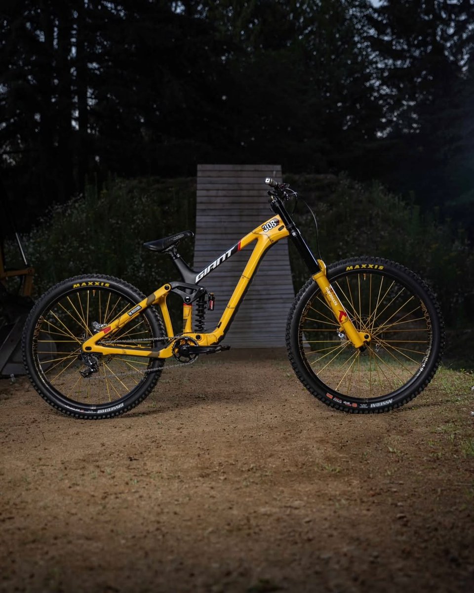 Giant Ibérica (@giant_esp) on Twitter photo Glory Advanced inspirada en CAT 🚜👷🏼♂️
@giantbicyles Glory Advanced pintada a juego con la excavadora Cat 308 de <a href="/reece_wallace/">reece wallace</a>, @finningca y @giantbicyclesusa Glory Advanced inspirada en CAT 🚜👷🏼♂️
@giantbicyles Glory Advanced pintada a juego con la excavadora Cat 308 de <a href="/reece_wallace/">reece wallace</a>, @finningca y @giantbicyclesusa