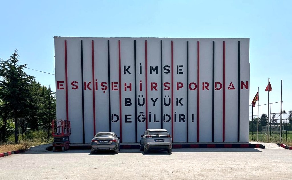 şehrini satanlara
eskişehirsporu siyaset için maşa yapmaya çalışanlara
taraftara laf sokan futbolculara duyurulur...