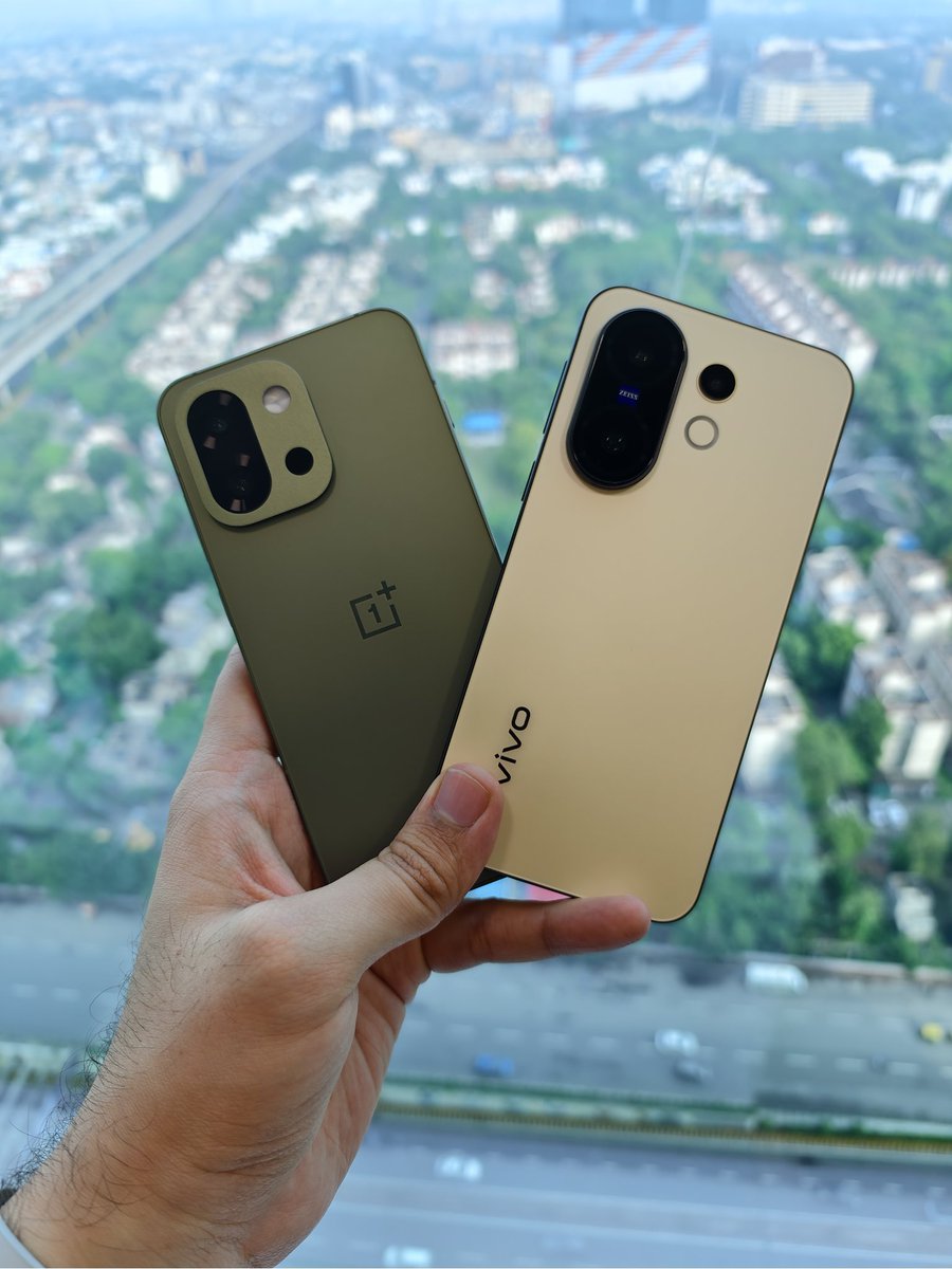 AJ__abhinav's tweet photo. OnePlus 13R 🔴 or Vivo X200 FE 🔵
Which one's your pick?
Planning a detailed comparison—any questions, shoot them below!

#OnePlus13s #VivoX200FE #TechTalk https://t.co/9ynrIApJWA