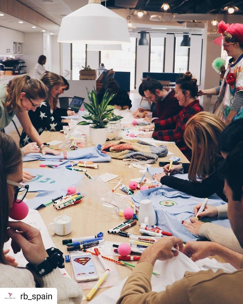 💛 ¿Conocías las Experiencias Theodora? Son talleres solidarios que implican a equipos y empresas de forma creativa:
🎨 Decoración de hospital
🎭 Smiling Tour
🧵 Pijamas de la Ilusión
📚 Cuentacuentos
🎬 Maestro de Ceremonias

📲 ¡Síguenos y descubre cada taller en detalle!