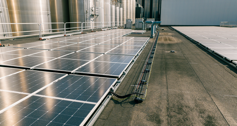 VINCIEnergies's tweet photo. Omexom Belgium is involved in the construction of a pioneering solar installation featuring ultra-lightweight, recyclable photovoltaic panels. This innovative product can be installed on any roof type and is also part of a circular economy.
https://t.co/zPEGRtvDri
#AgilityEffect https://t.co/yHFTZwt2hL